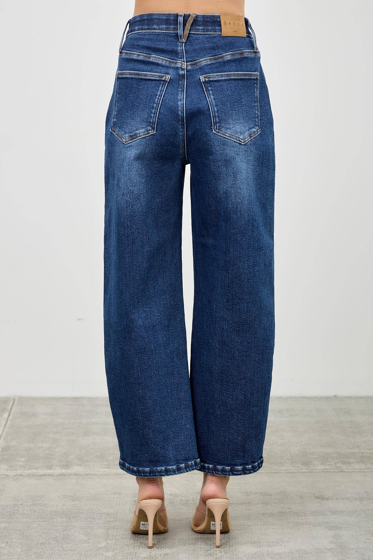 High-Rise Low Curve Barrel Jean